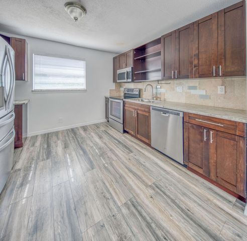 216 S Ocean Breeze Upstairs, Lake Worth Beach, FL 33460