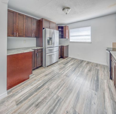 216 S Ocean Breeze Upstairs, Lake Worth Beach, FL 33460