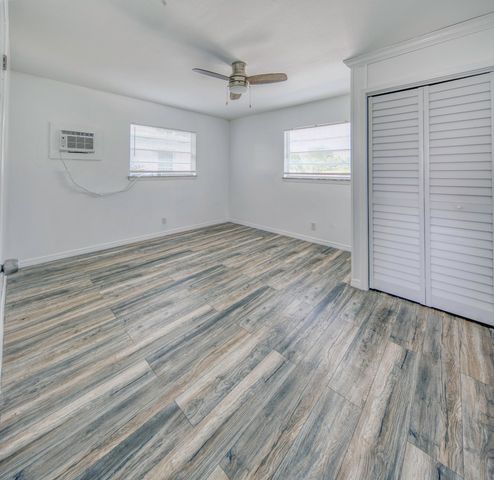 216 S Ocean Breeze Upstairs, Lake Worth Beach, FL 33460