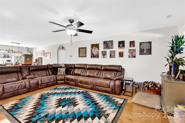 1659 Buffett Circle, Hickory, NC 28602