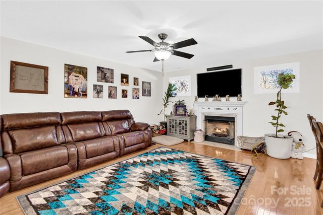 1659 Buffett Circle, Hickory, NC 28602