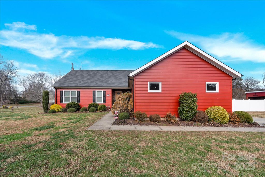 1659 Buffett Circle, Hickory, NC 28602