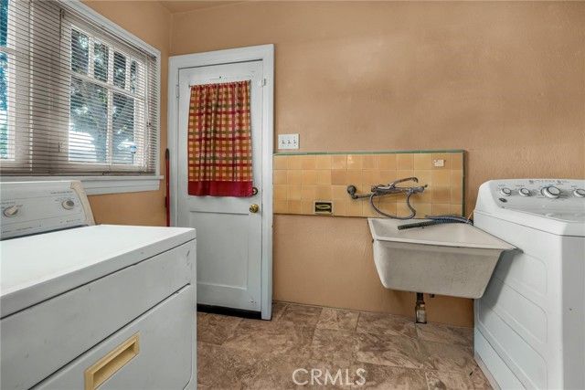 2000 W 80th, Los Angeles, CA 90047