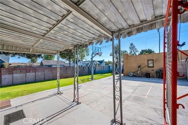 2000 W 80th, Los Angeles, CA 90047