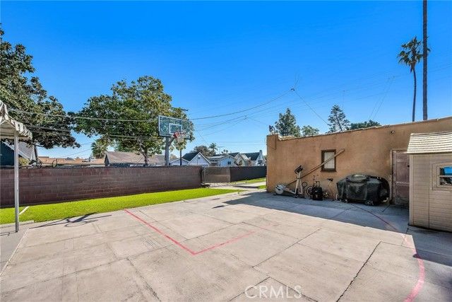 2000 W 80th, Los Angeles, CA 90047