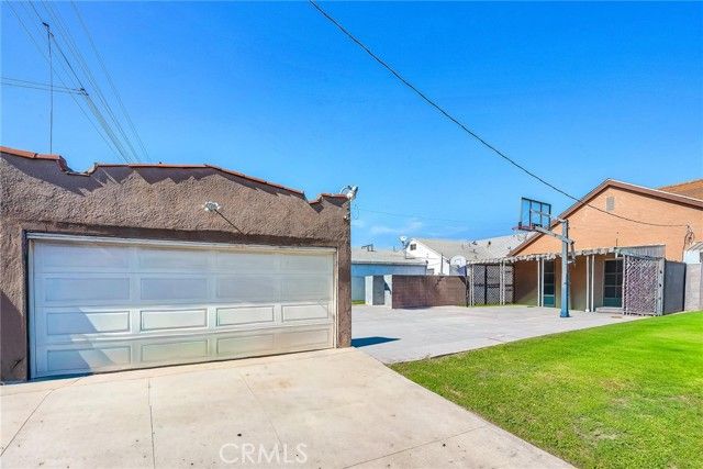 2000 W 80th, Los Angeles, CA 90047