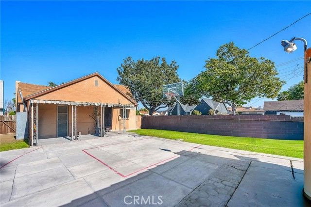 2000 W 80th, Los Angeles, CA 90047