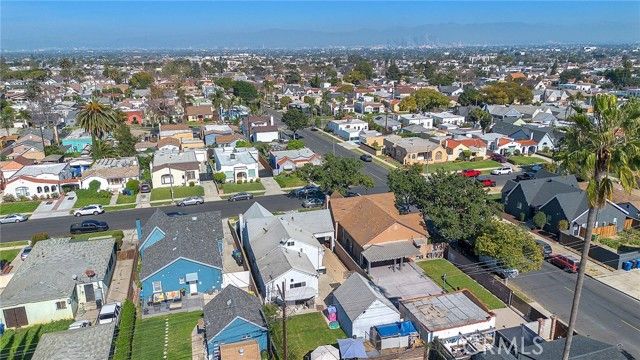 2000 W 80th, Los Angeles, CA 90047