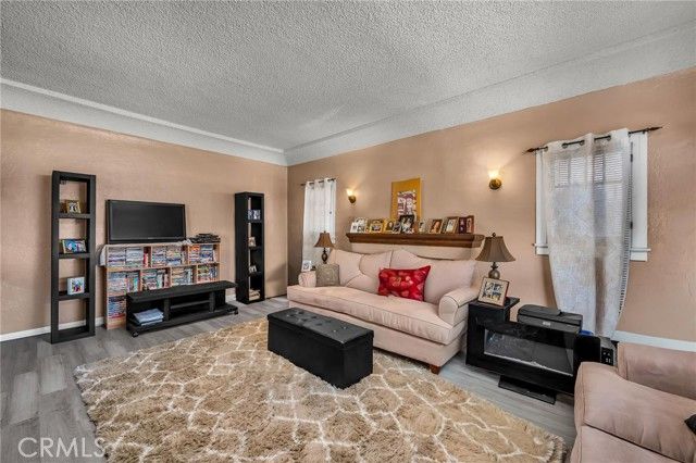 2000 W 80th, Los Angeles, CA 90047