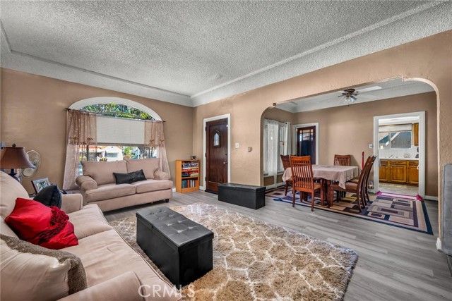 2000 W 80th, Los Angeles, CA 90047