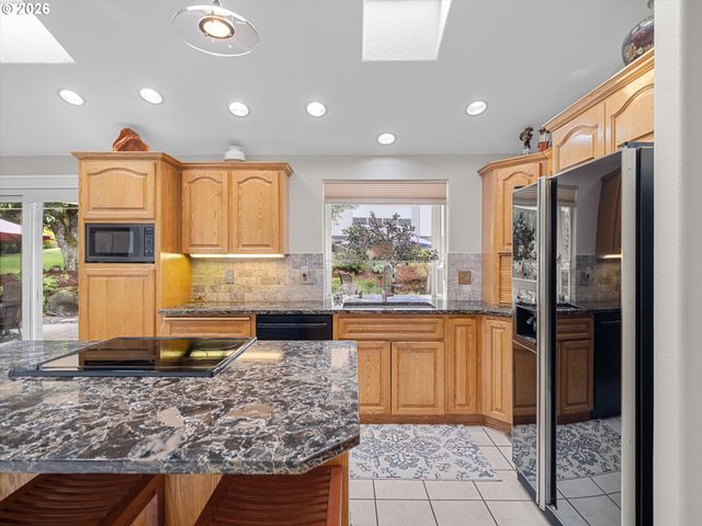 19410 S FISCHERS MILL Rd, Oregon City, OR 97045