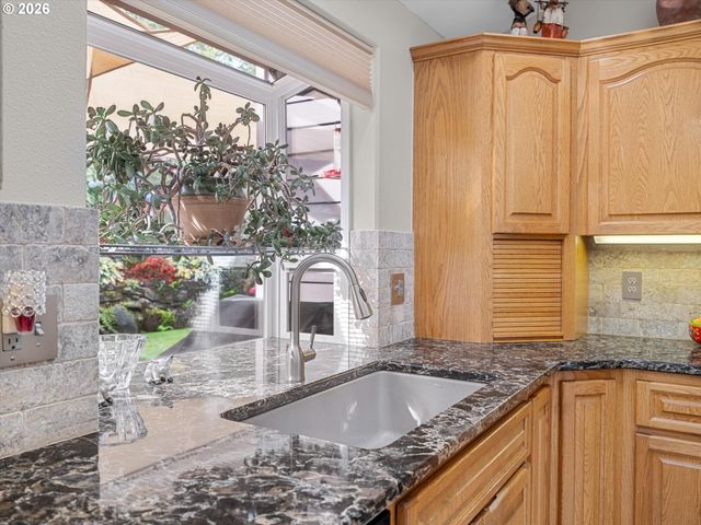 19410 S FISCHERS MILL Rd, Oregon City, OR 97045