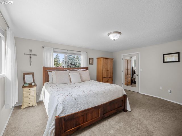 19410 S FISCHERS MILL Rd, Oregon City, OR 97045