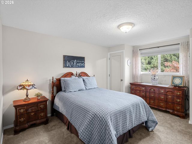 19410 S FISCHERS MILL Rd, Oregon City, OR 97045