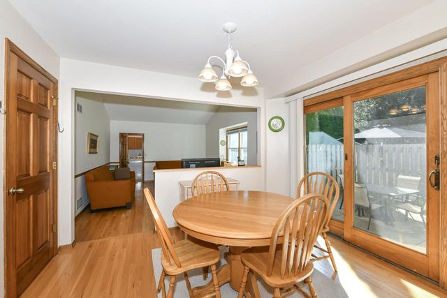 390 E Quail RUN, Oak Creek, WI 53154