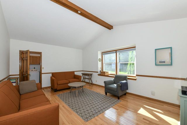 390 E Quail RUN, Oak Creek, WI 53154