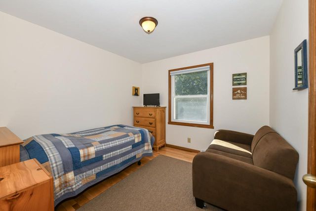 390 E Quail RUN, Oak Creek, WI 53154