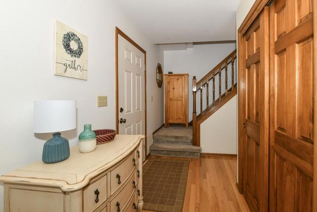 390 E Quail RUN, Oak Creek, WI 53154