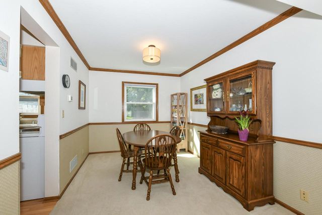 390 E Quail RUN, Oak Creek, WI 53154