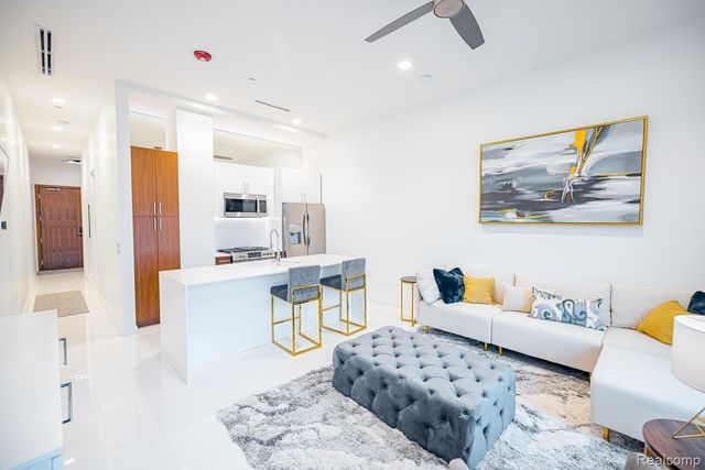 400 S Old Woodward Avenue 206, Birmingham, MI 48009