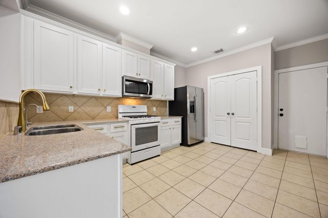 12119 Medina Lake Drive, Tomball, TX 77377