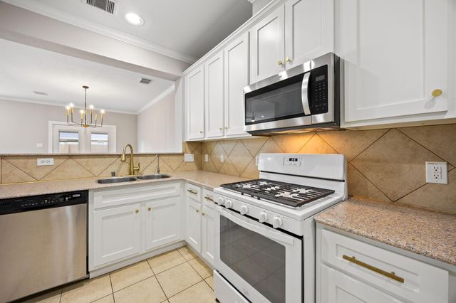 12119 Medina Lake Drive, Tomball, TX 77377