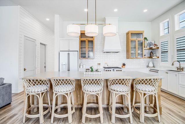 206 Lakeshore St, Port Aransas, TX 78373