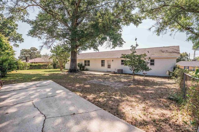 2530 Tomlinson Rd, Pensacola, FL 32526