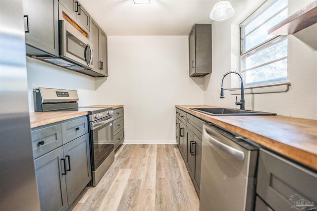 2530 Tomlinson Rd, Pensacola, FL 32526