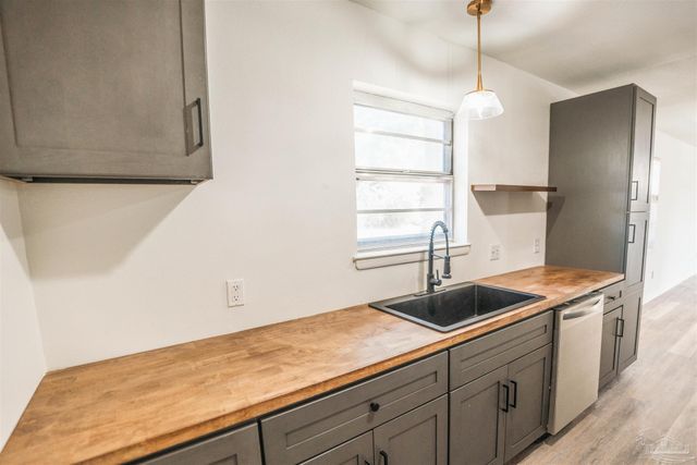 2530 Tomlinson Rd, Pensacola, FL 32526