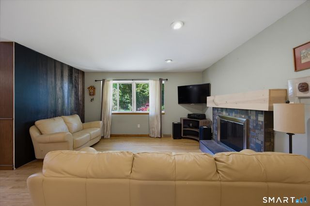 10 Glenwood Terrace, Cromwell, CT 06416