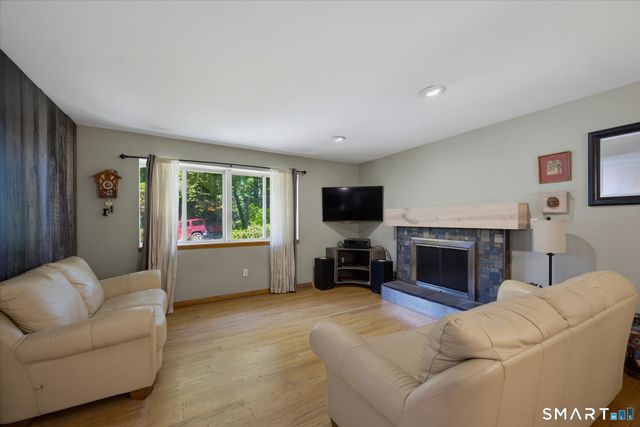 10 Glenwood Terrace, Cromwell, CT 06416