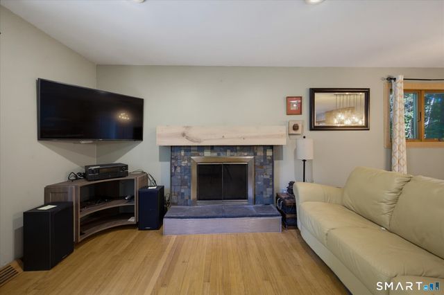 10 Glenwood Terrace, Cromwell, CT 06416