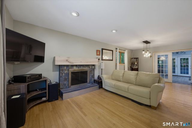 10 Glenwood Terrace, Cromwell, CT 06416