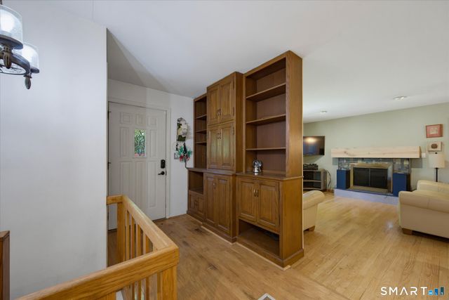 10 Glenwood Terrace, Cromwell, CT 06416