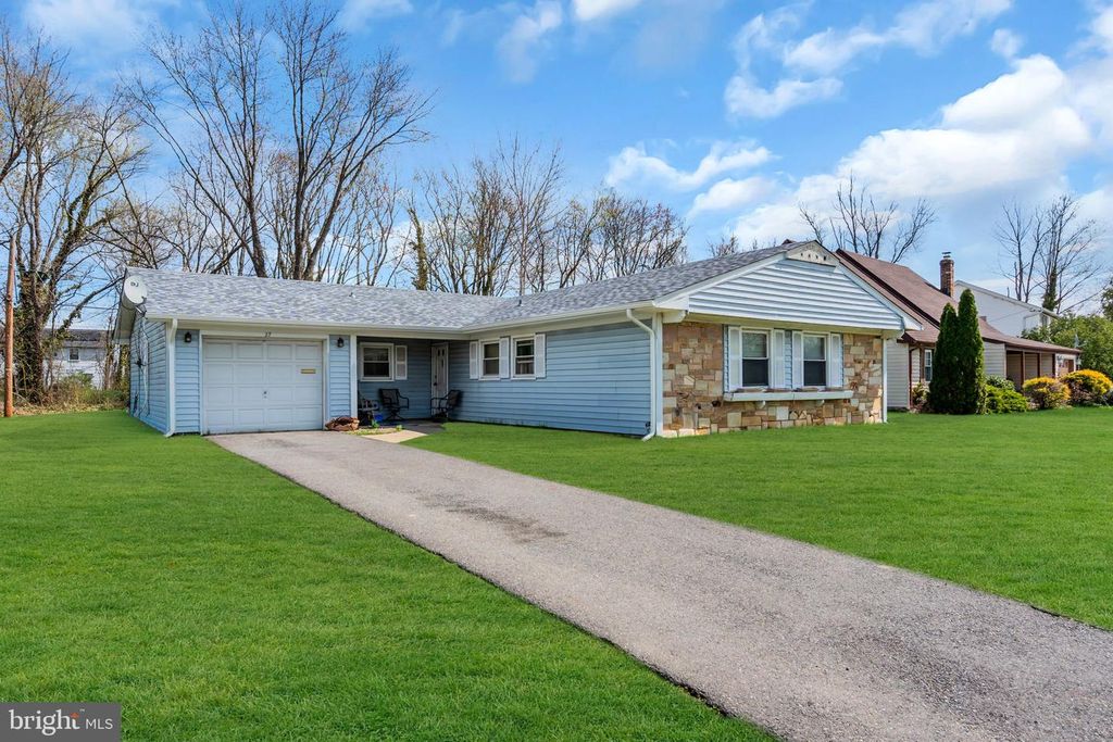 27 GENESEE LN, Willingboro, NJ 08046