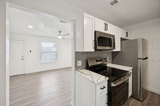 809 W Broadus Avenue, Fort Worth, TX 76115