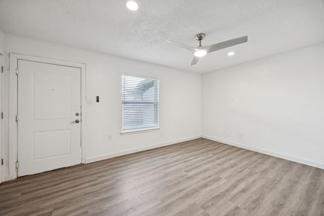 809 W Broadus Avenue, Fort Worth, TX 76115