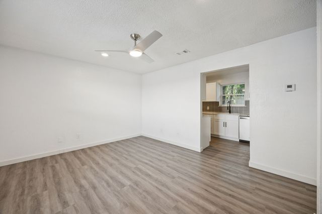 809 W Broadus Avenue, Fort Worth, TX 76115