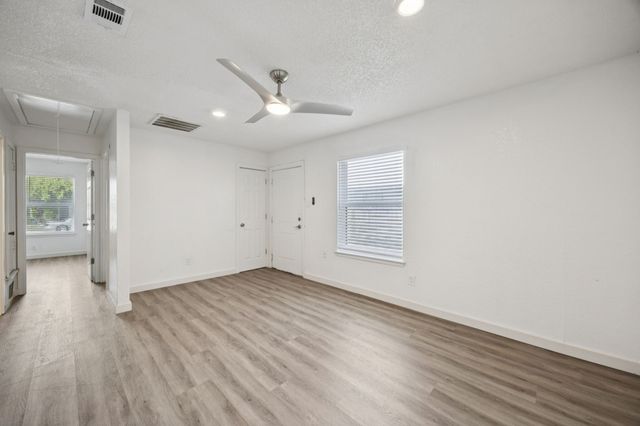 809 W Broadus Avenue, Fort Worth, TX 76115