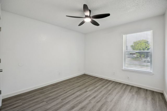 809 W Broadus Avenue, Fort Worth, TX 76115