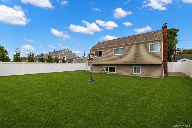 92 W 21st Street, Deer Park, NY 11729