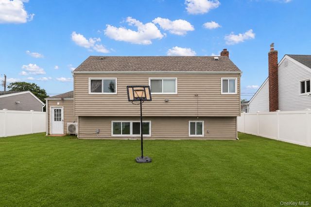 92 W 21st Street, Deer Park, NY 11729