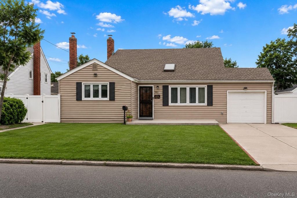 92 W 21st Street, Deer Park, NY 11729