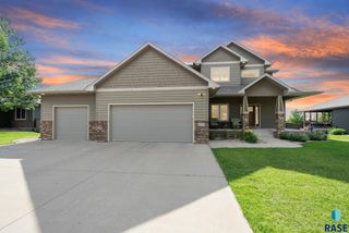 1205 S Discovery Ave, Sioux Falls, SD 57106
