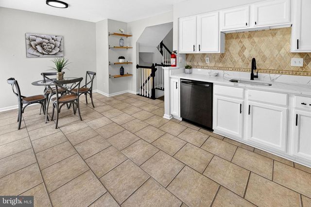 70 COACHLIGHT DR, Sicklerville, NJ 08081