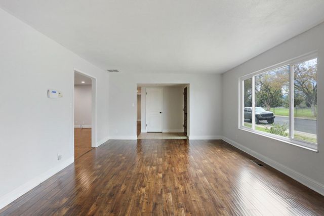 900 Virginia Ave, Lodi, CA 95242