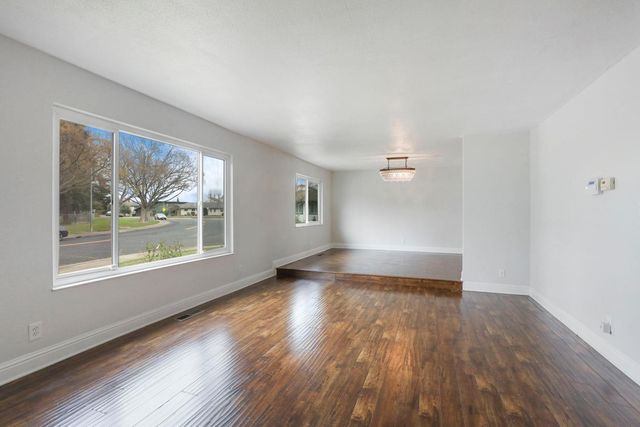 900 Virginia Ave, Lodi, CA 95242