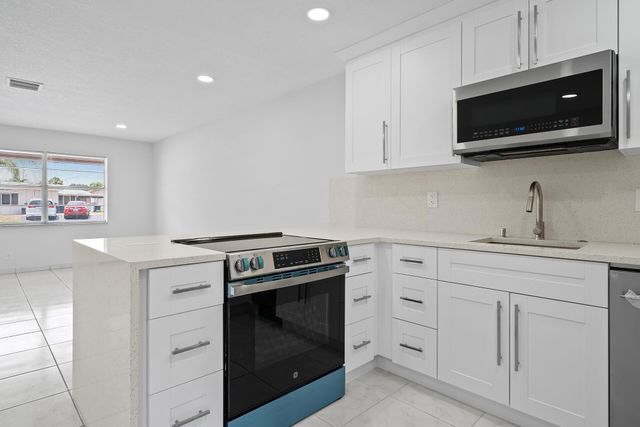 2716 Ponce De Leon Boulevard, Delray Beach, FL 33445