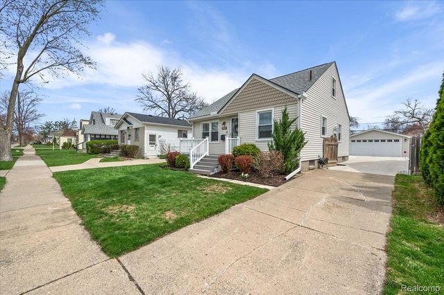 3150 Royal Avenue, Berkley, MI 48072